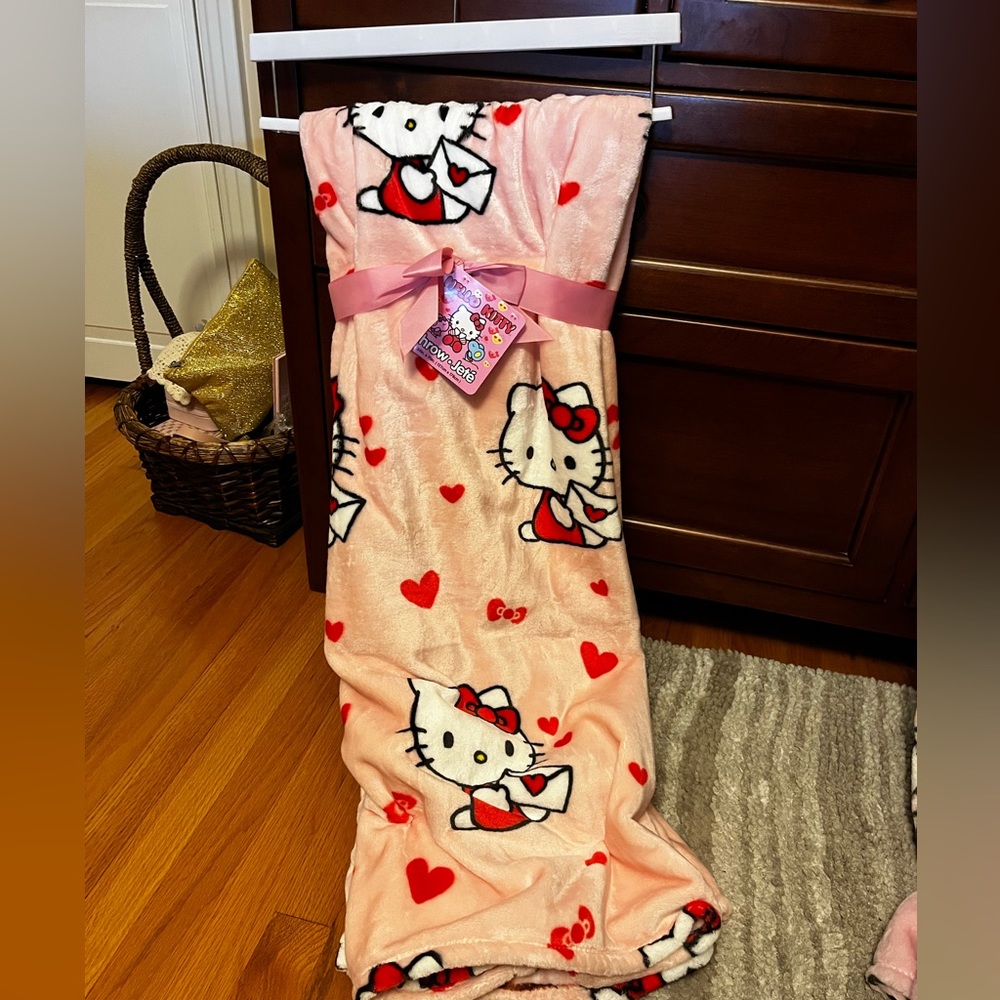Hello Kitty valentine blanket